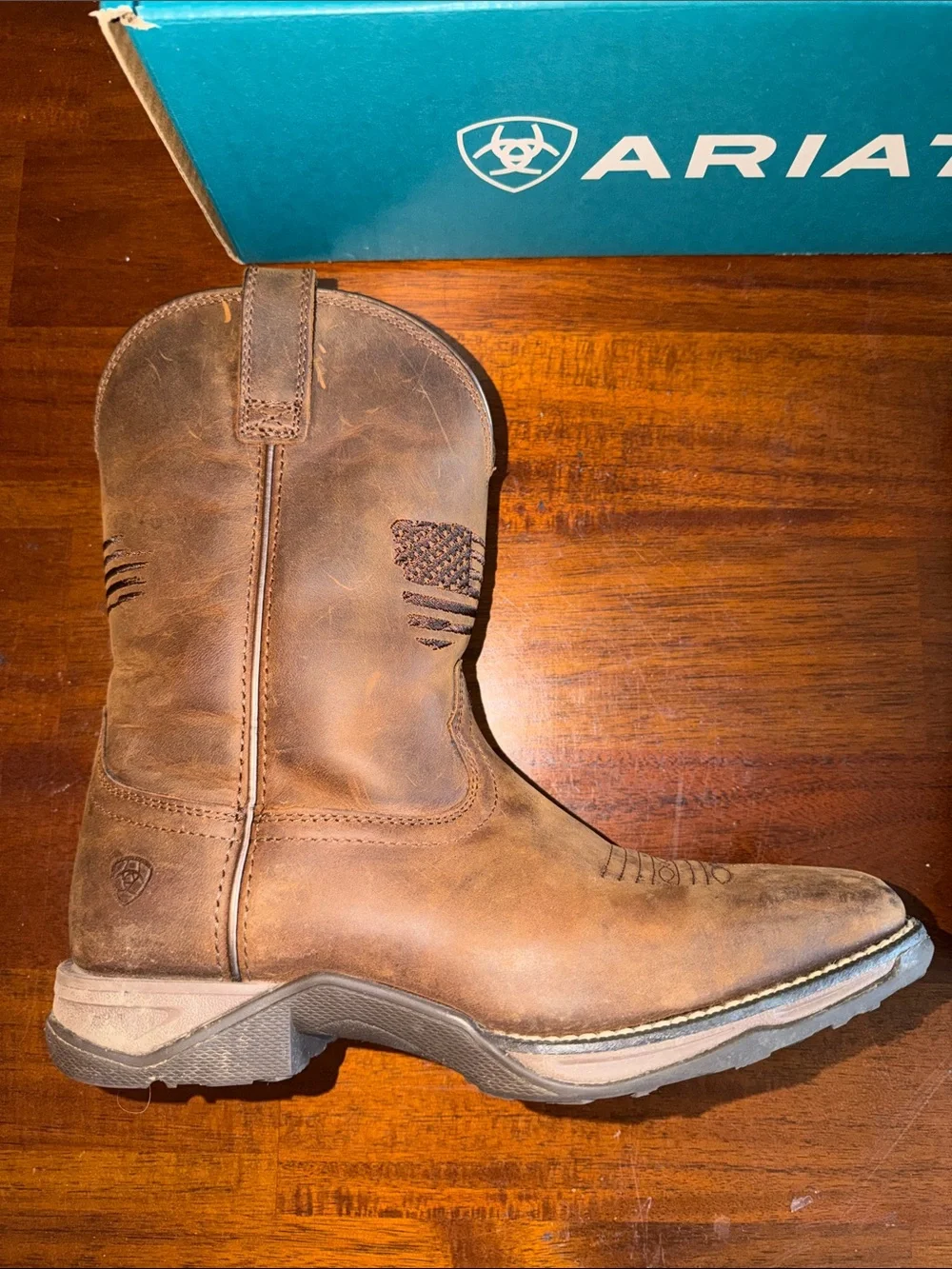 Ariat Kids Anthem Patriot Cowboy Boots in Distressed Brown.  Size U.S. 4